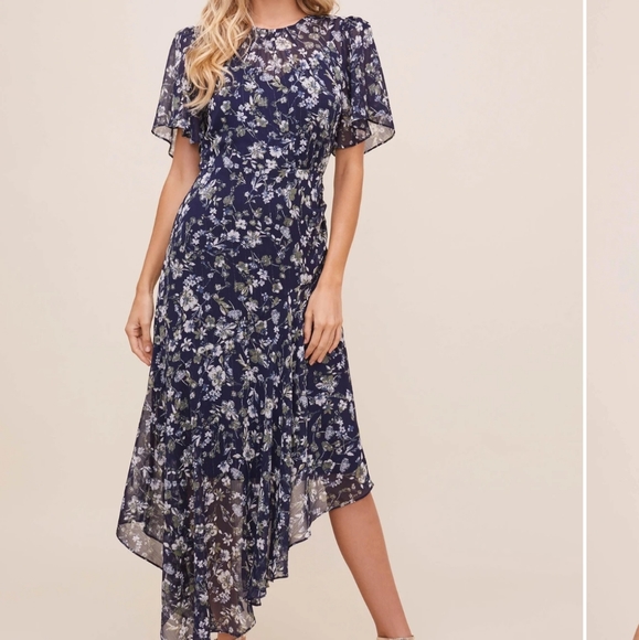 Astr Dresses & Skirts - NWT ASTR the Label flutter sleeve floral maxi dress